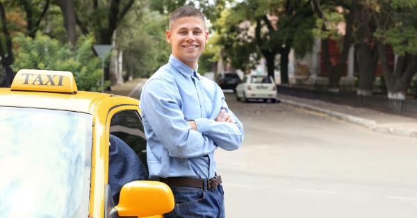 מה כולל המסלול להוצאת רישיון למונית עם שרייבר?